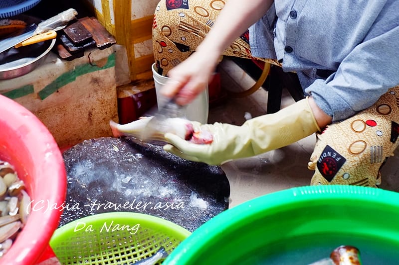 ベトナム　ダナン コン市場