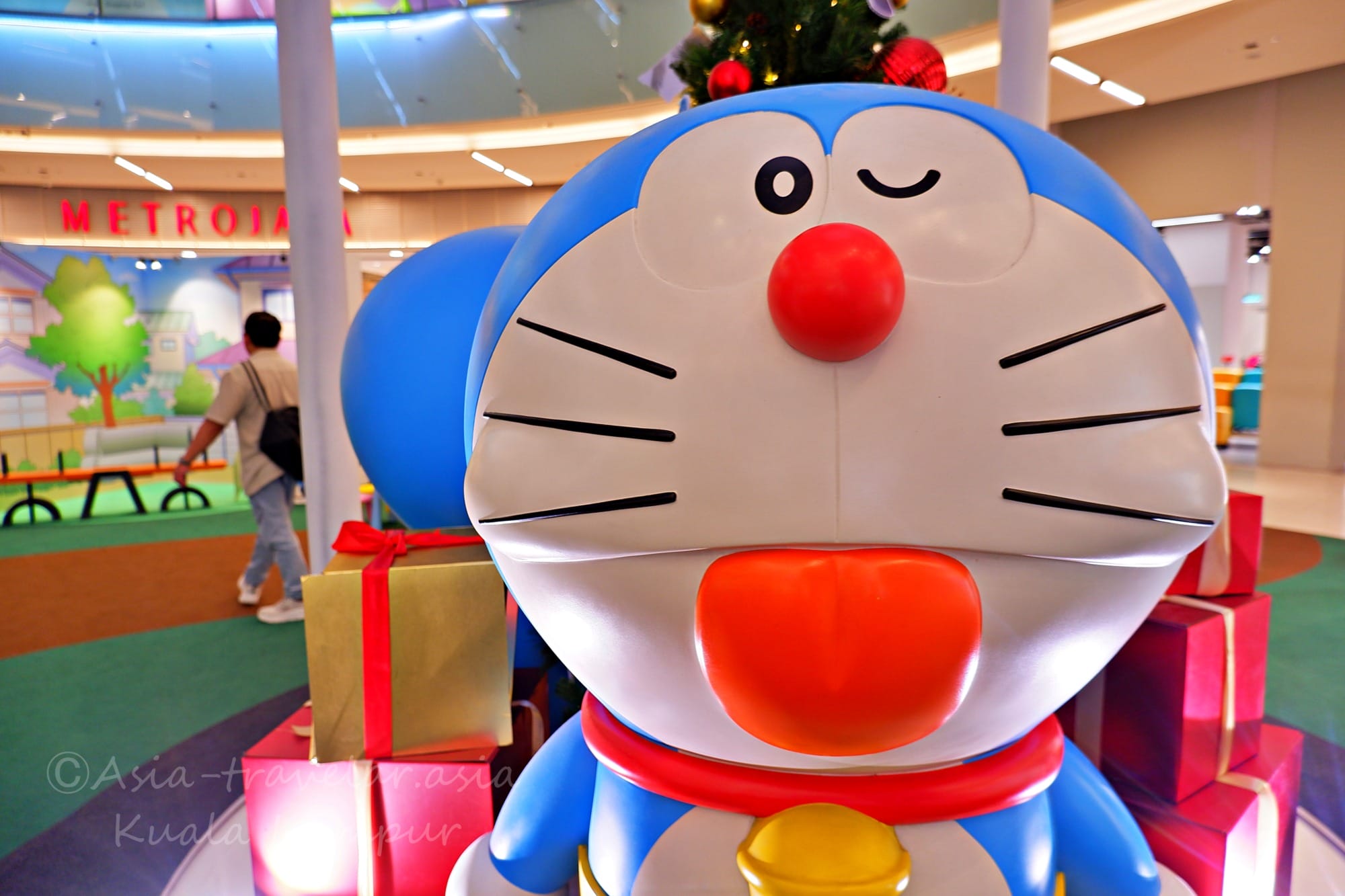 KL・ららぽーとBBCC】マレーシアのドトールコーヒー & 巨大ドラえもん