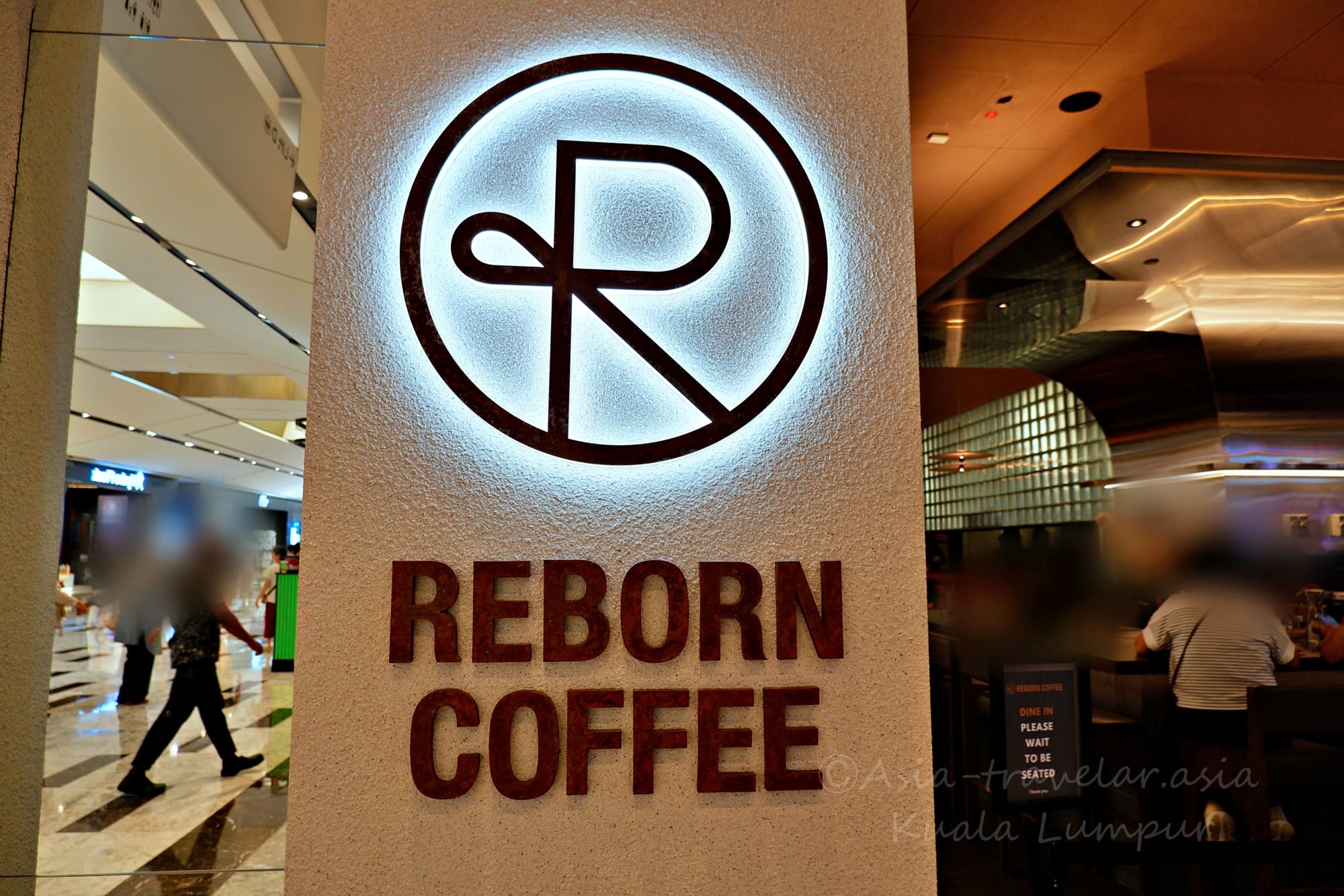 KL TRXモール Reborn Coffee