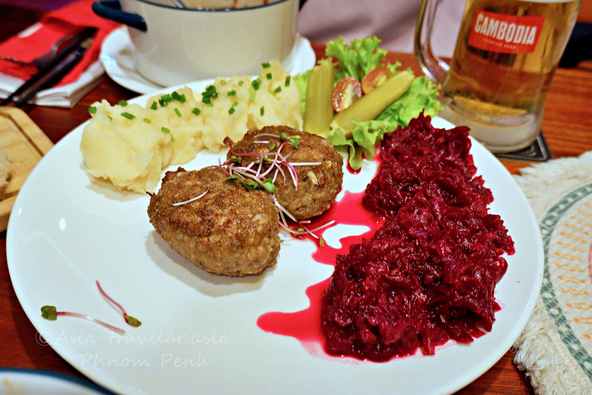 プノンペン ポーランド料理ワルシャワ