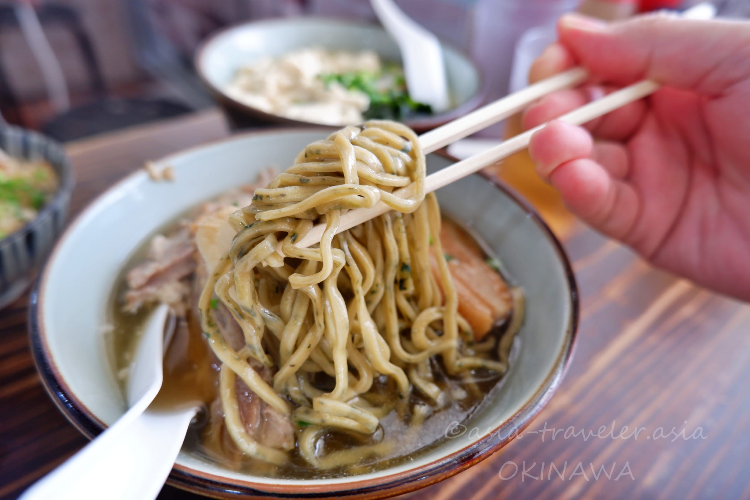 那覇 ゆうなみ坂下 自家製生麺(よもぎ・全粒粉そば)